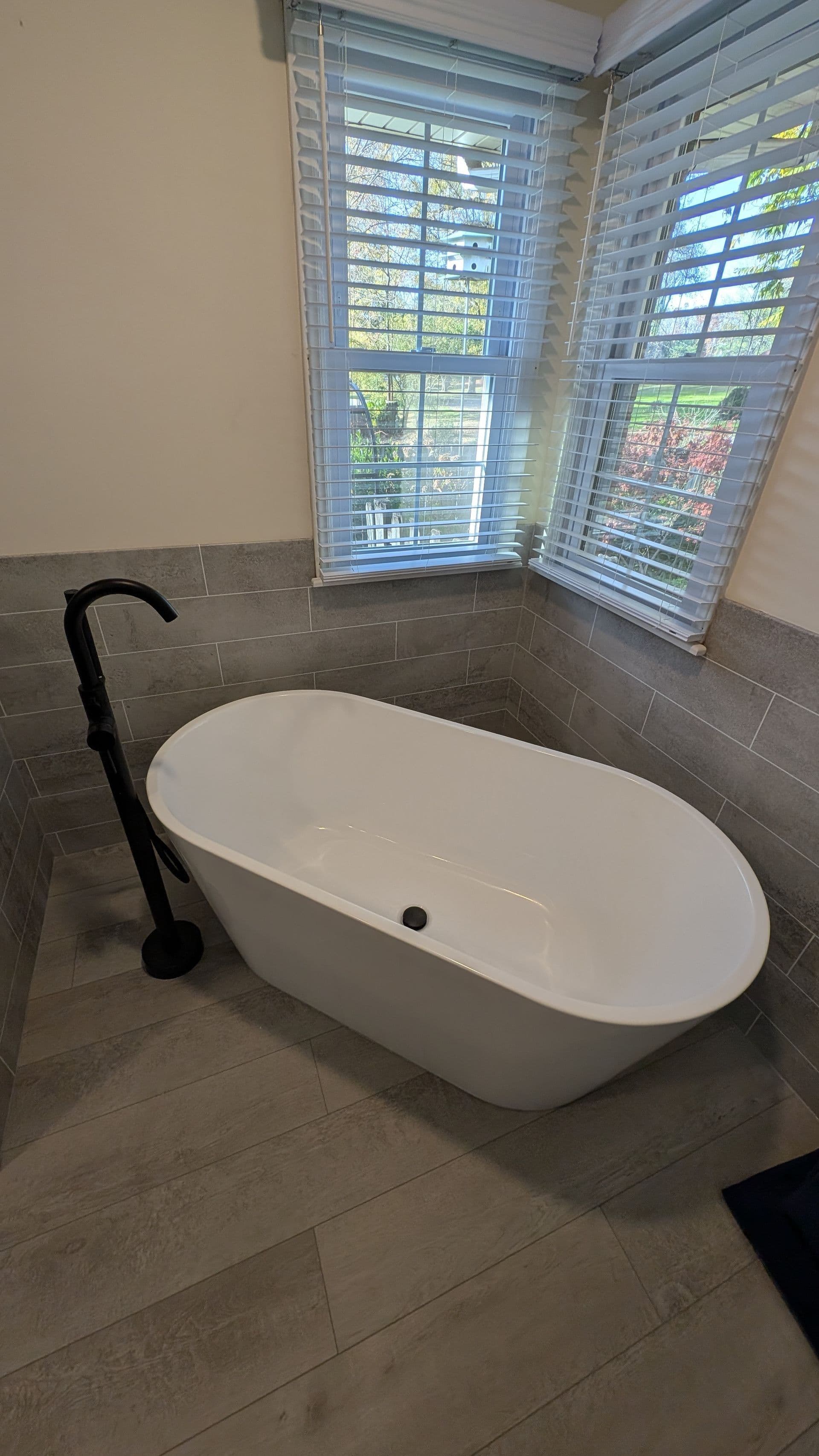 imgi_610_standalone_tub2_9m36wzvwo89wo0rxopbsg-1920x3413.jpg