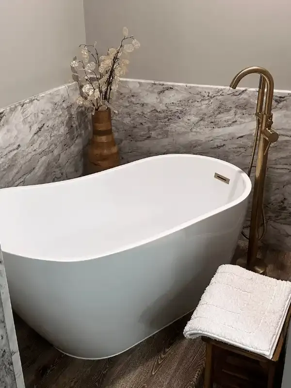 Soaking bathtub
